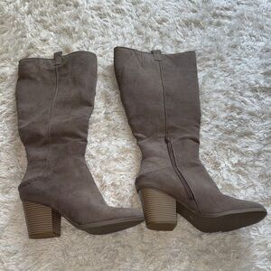 Stylish Women's Suede Boots